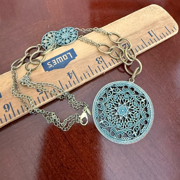 Vintage Jewelry - Vintage Avon necklace